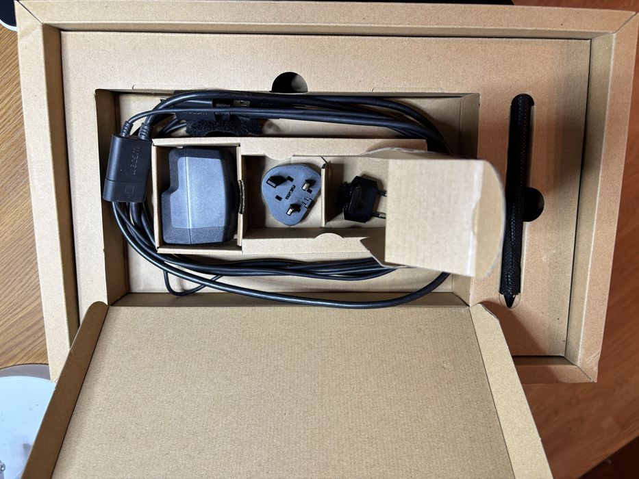 Wacom One 13.3” Creative Pen Display – stare excelentă, completă!