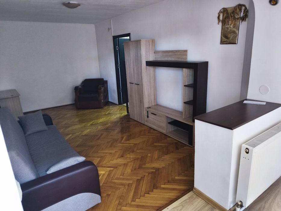 Închiriez apartament