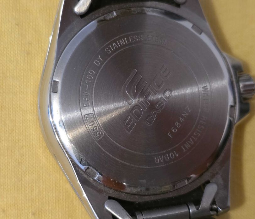 Ceas barbati Casio, quartz din otel inoxidabil, Argintiu/Albastru, impecabil, purtat o singura data.