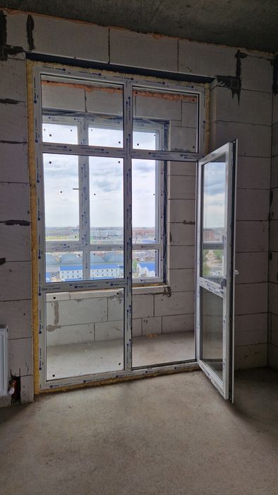 Продам дверь с окном