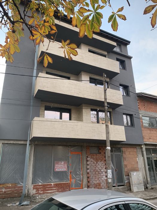 Продавам тристайни апартаменти в гр.Първомай