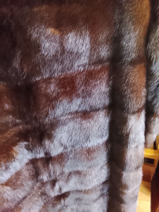 Продаю норковую шубу