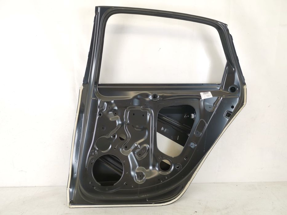 Ауди А4 / Audi A4 Оригинална задна дясна врата в добро състояние