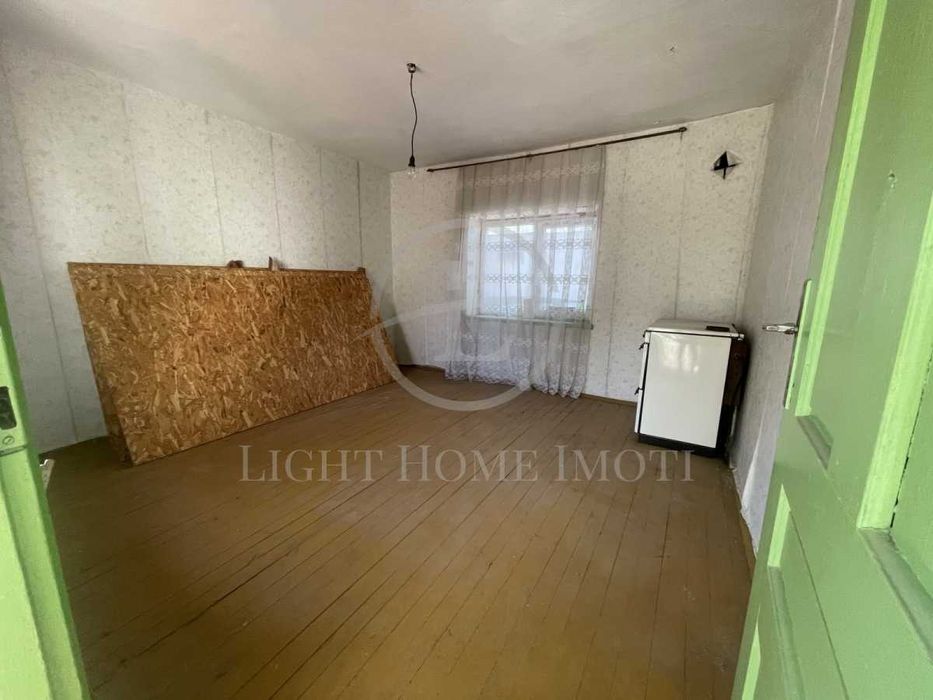 Реф. 2011 Къща с двор 2000 кв.м. / село Бяла Река