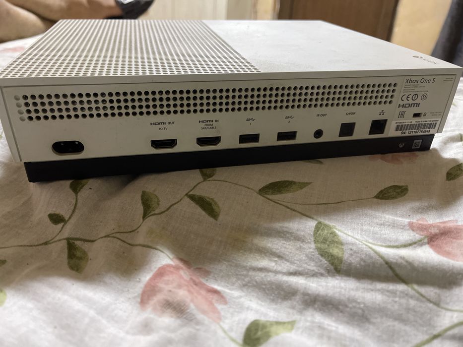Vand xbox seria s  si doua manete
