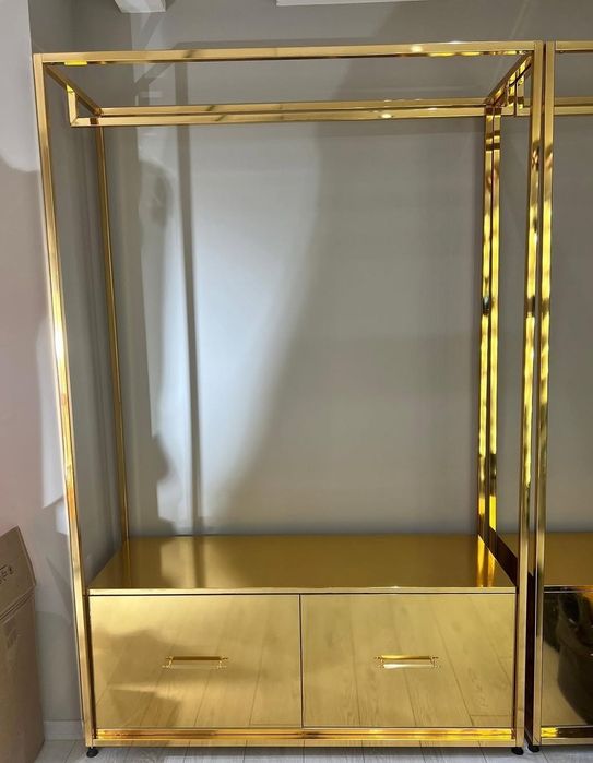 Проектиране и цялосно оборудва за бутици  и магазини.