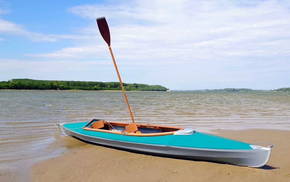 Туристически каяк Kolibri, 2 гребла, кормило, резервен рул, ребра сет