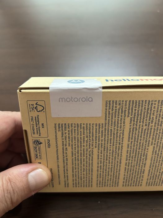 Продавам чисто нов телефон Моторола