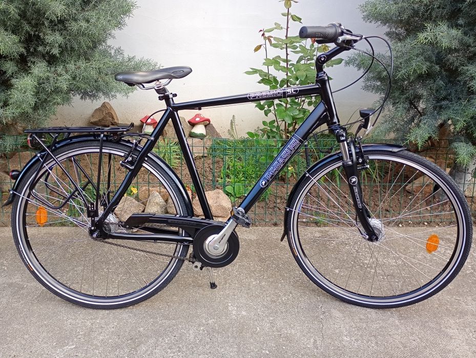 Vând bicicletă bărbati Pegasus Premio,de 61 cm,negru,cu 8 viteze butuc NEXUS !