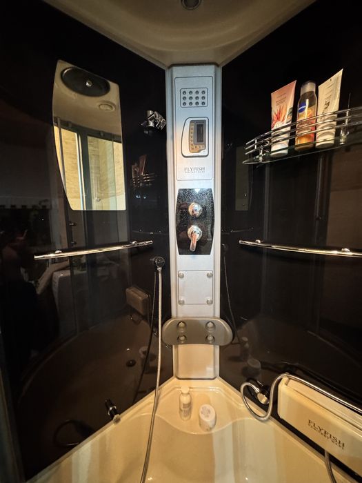 Cabina dus cu hidromasaj si cadita