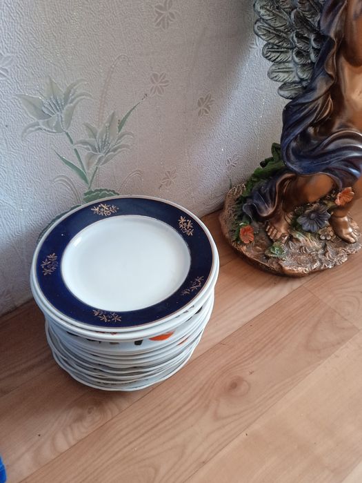 Отдам тарелки дешево