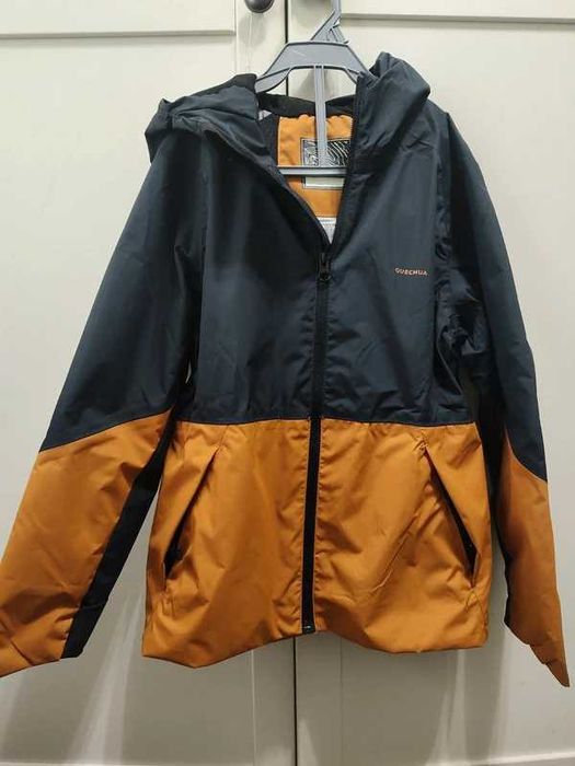 Geaca baieti pentru primăvară, noua, fără eticheta, Decathlon Quechua, (mărimea 122-130 cm ) 7-8 ani