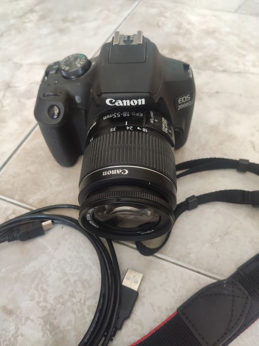 Фотоапарат Canon EOS 2000D