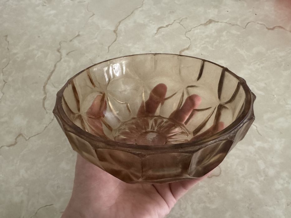 Продается стеклянная посуда (стаканы и вазы)