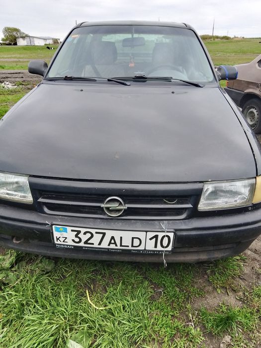 Продам машину на ходу Опель астра
