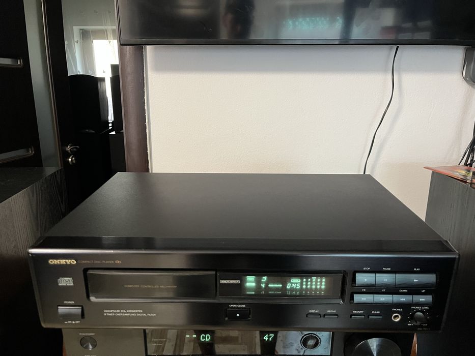 Cd-player Onkyo DX-7011 impecabil