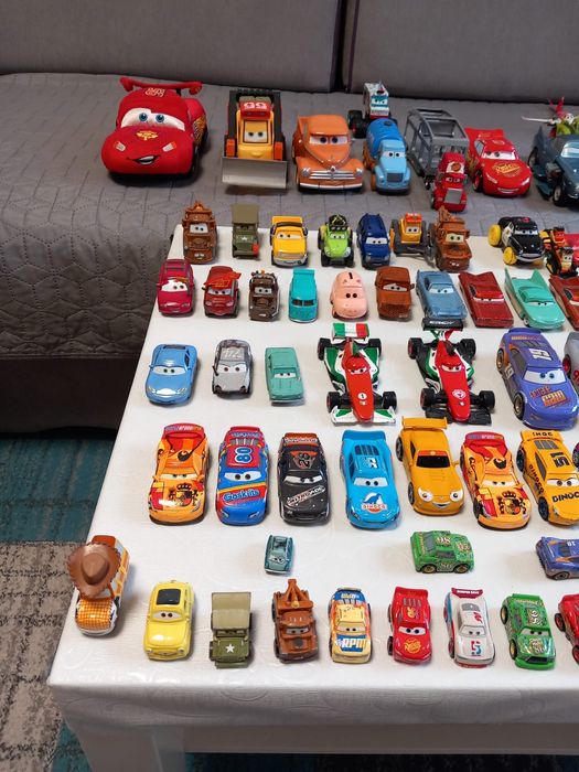 Mașinuțe Disney Cars.  Metal/ Plastic. Fulger MC Queen. Dinoco.