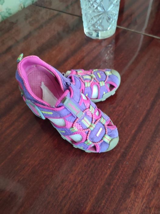 Продам детские летние кроссовки