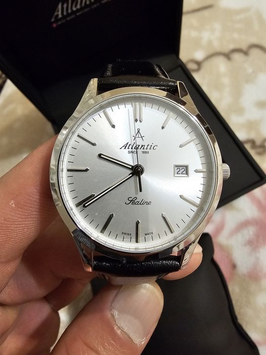 Продавам часовник Candino