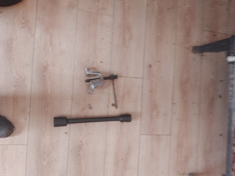 Cheie 30  -33 si extractor capac saboti