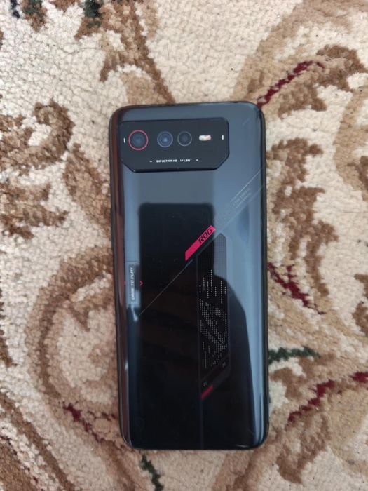 Asus rog phone 6 pro 
18 GB RAM , 512 GB STOCARE , 3.2 PROCESOR
Displa