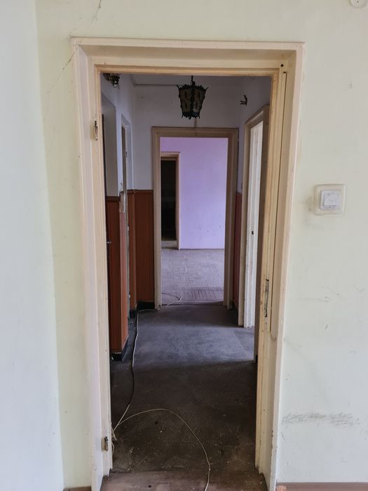 Apartament 3 camere semidecomandat