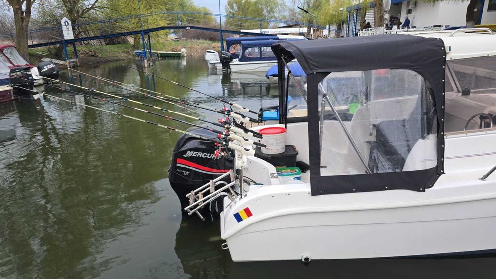 Vand barca cabinata Selva SPA 5.5 m + motor Mercury 115 CP + peridoc