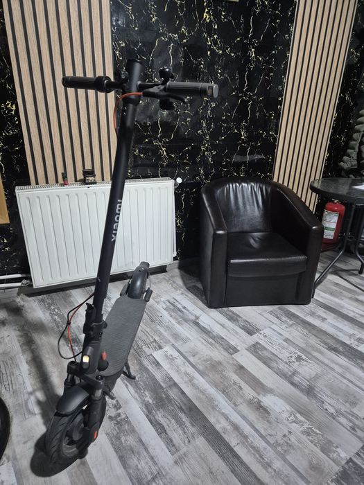 Vând xiaomi elite 4
