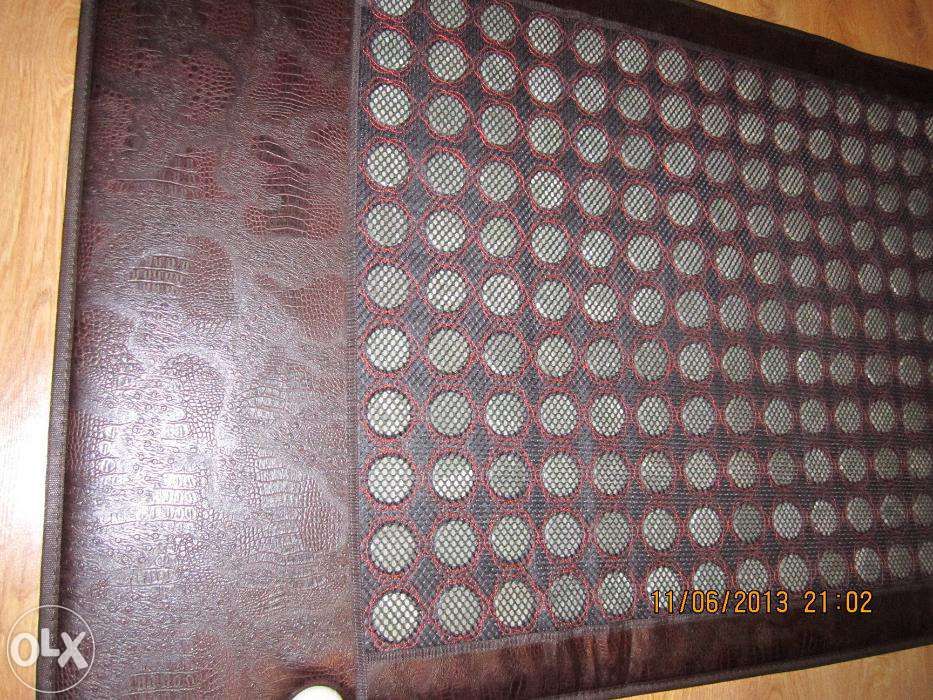 Saltea cu pietre de jad sau turmalina