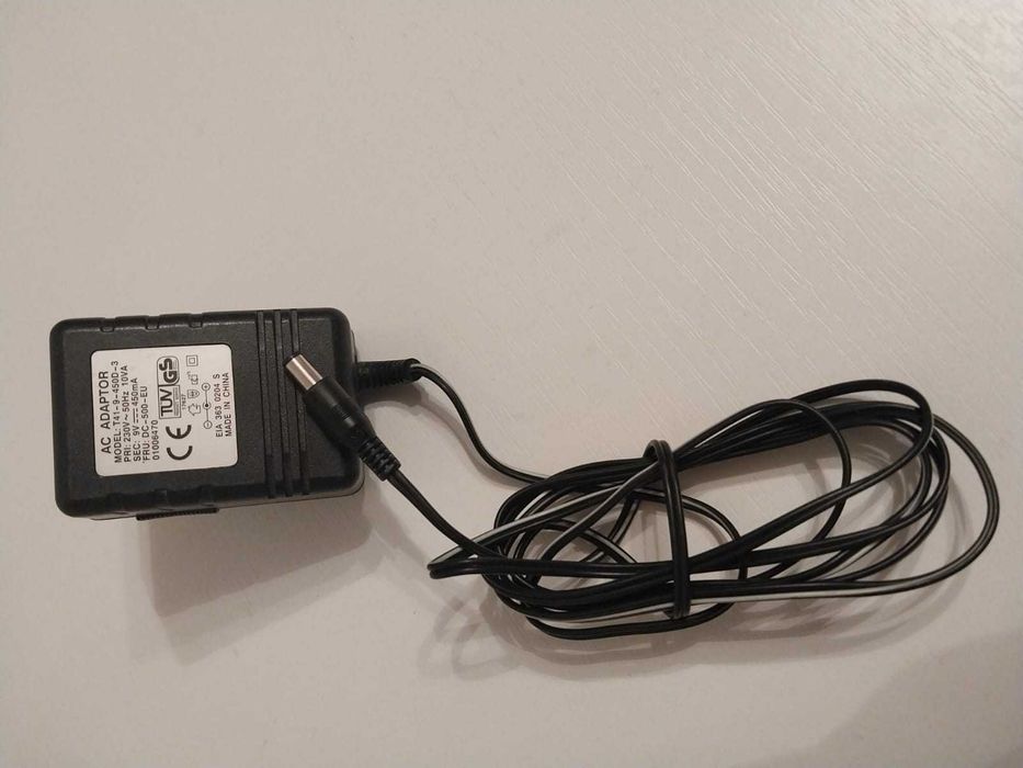 Адаптер 9 в AC ADAPTOR  и 12 в  HUAWEL