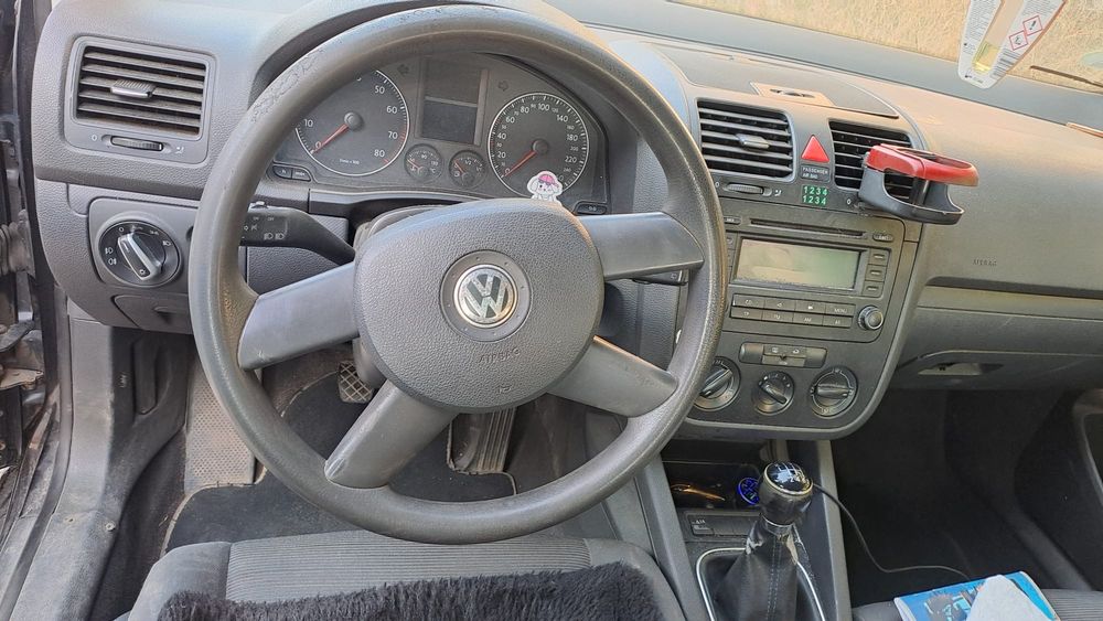 Golf 5 mai multe detalii la telefon