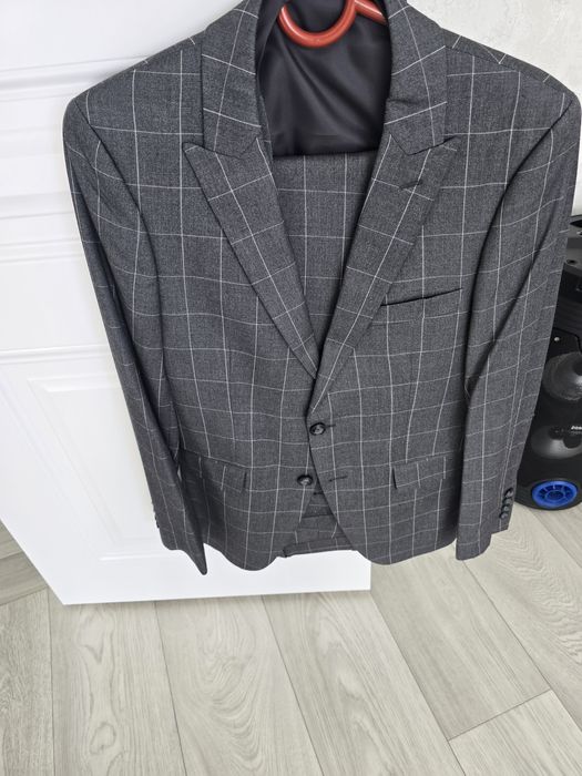 Продам костюм тройка