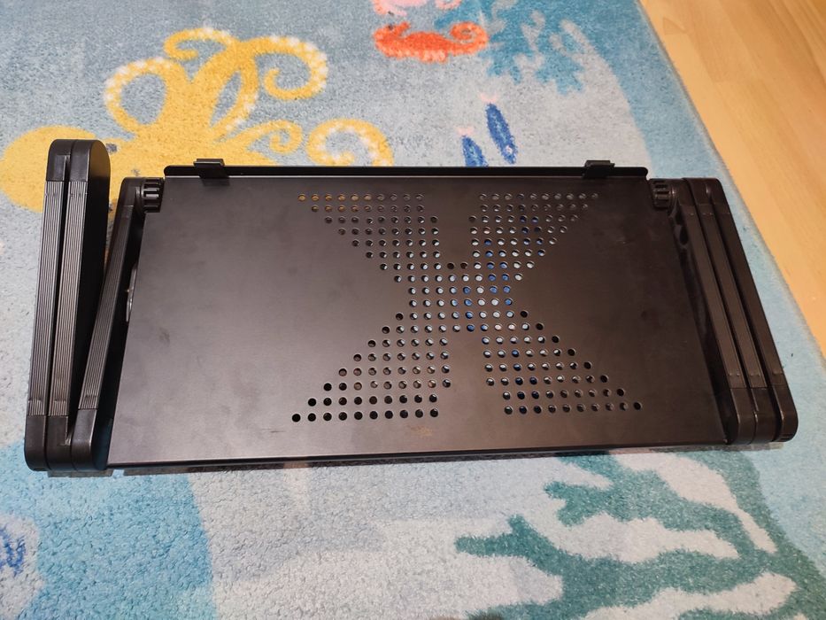 Алуминиева маса за лаптоп за легло с въртящи се на 360 градуса крака