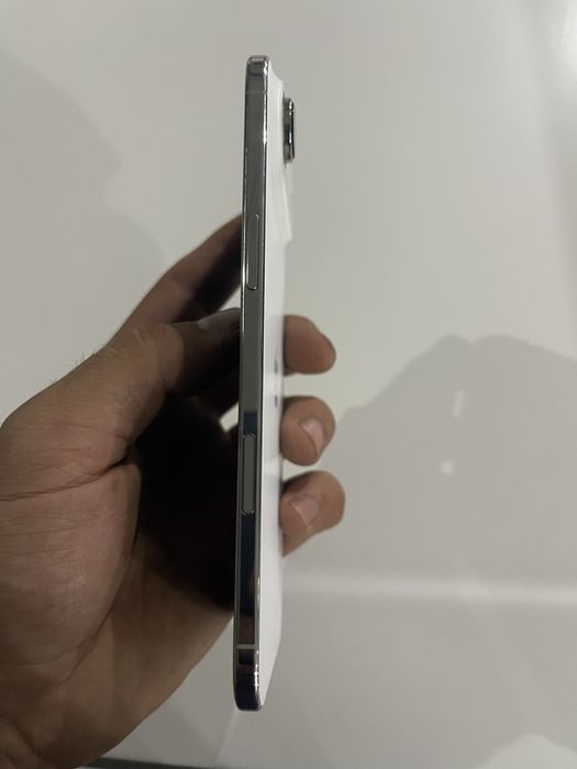 Iphone Air  Oq rangda xolati ideal