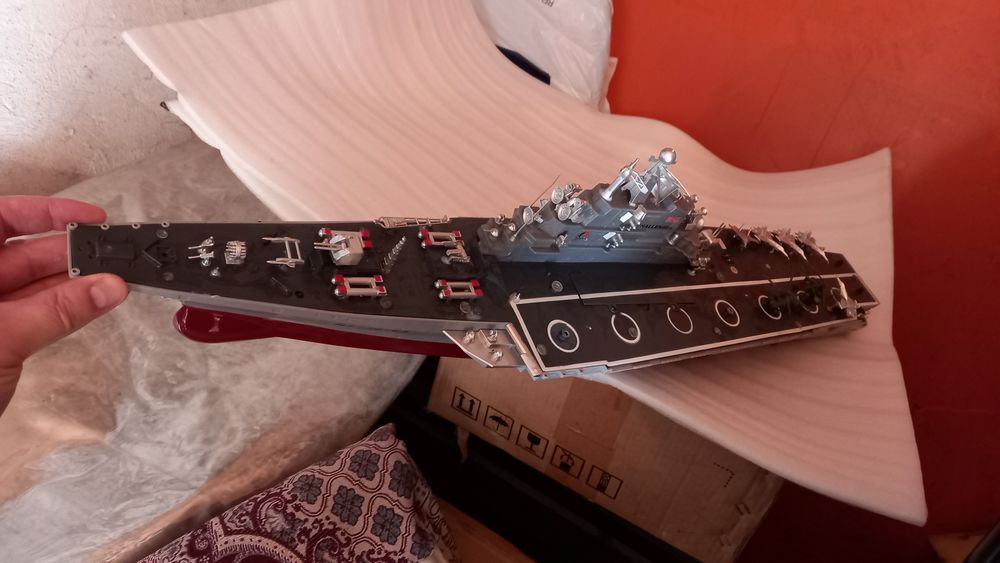 Авианосец корабль игрушка