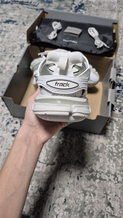 Balenciaga track 42