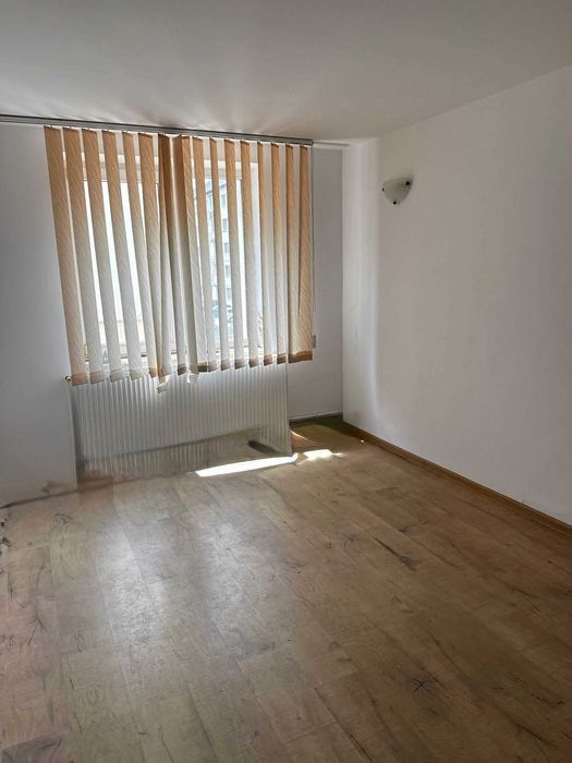 Apartament 4 camere de vânzare - Beclean