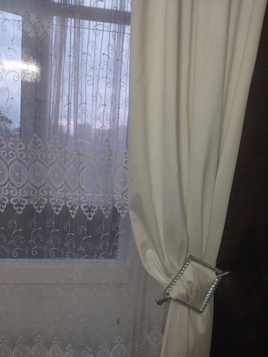 Шторы разные, в отличном состояний,