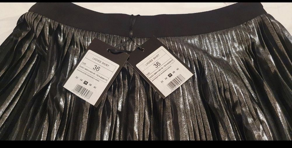 Fusta midi neagra  plisata Mohito