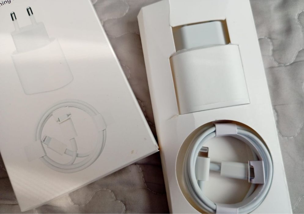 Зарядка на айфон новая