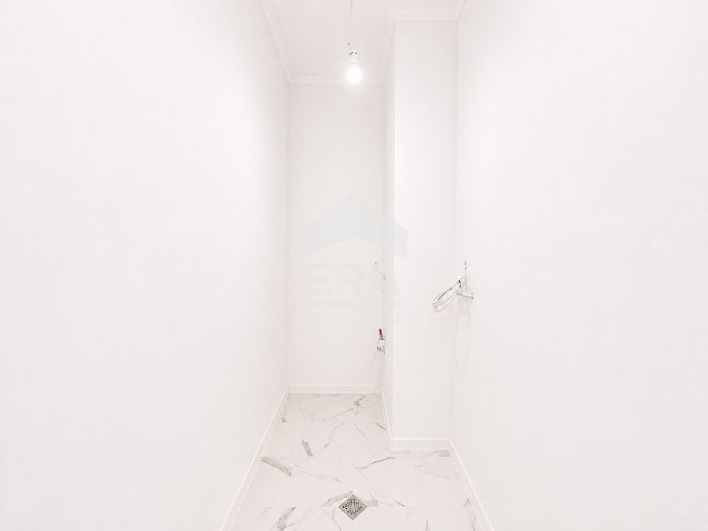 Продава се Тристаен апартамент в Варна, Възраждане 3 - 65 кв.м за 2400 €/кв.м - Снимка #11
