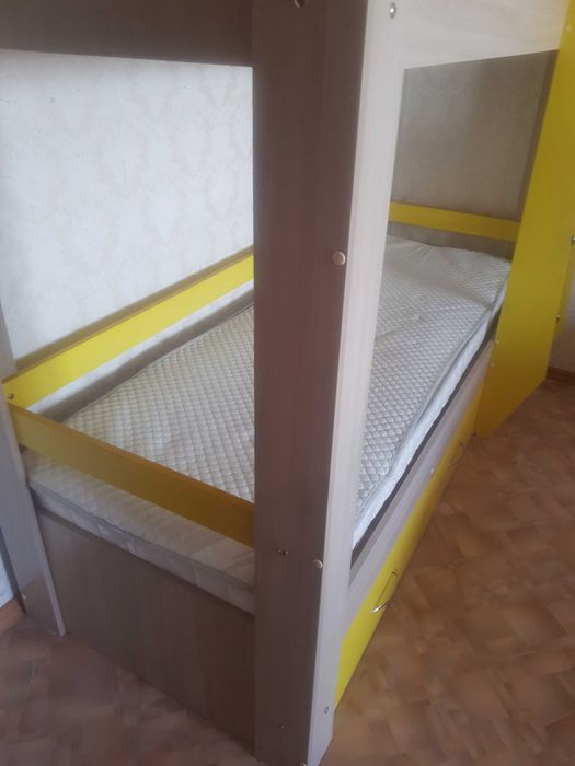 Продам кровать двухъярусную