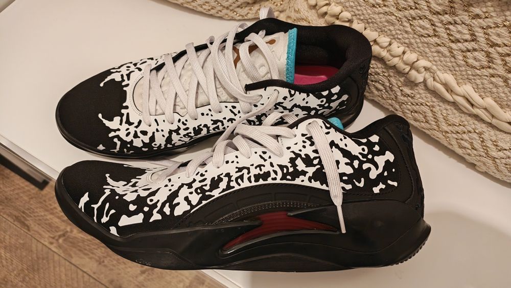 Ghete baschet Nike Jordan Zion 3