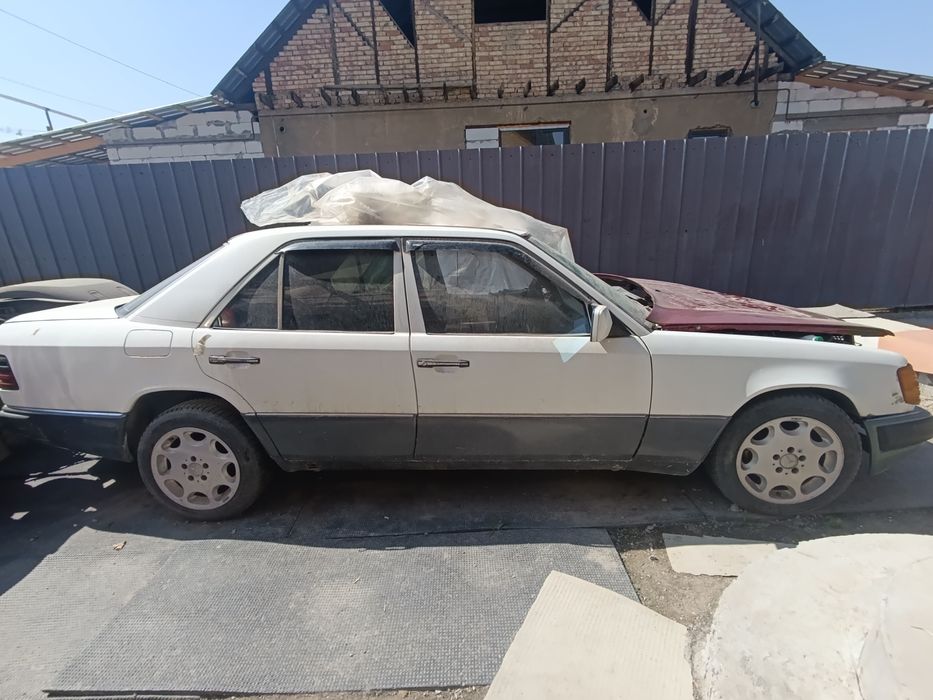 Mercedes W124 Е300 | 1990 г. | 3.0  | Не на ходу |