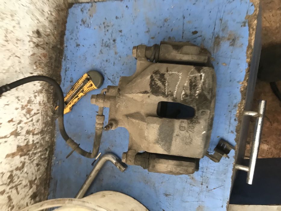 Тормозной суппорт тойота 35