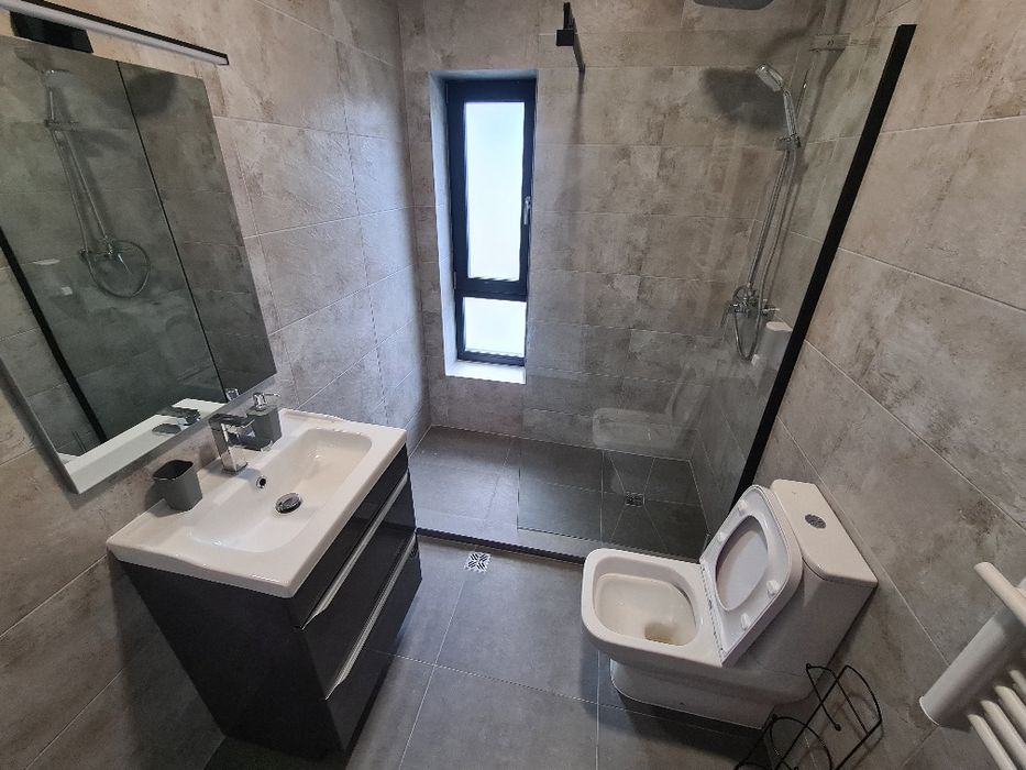 Închiriez garsoniera studio
