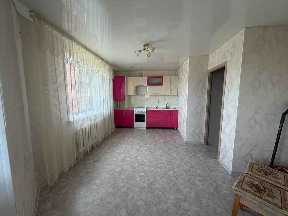 Продам квартиру  район военного института.
