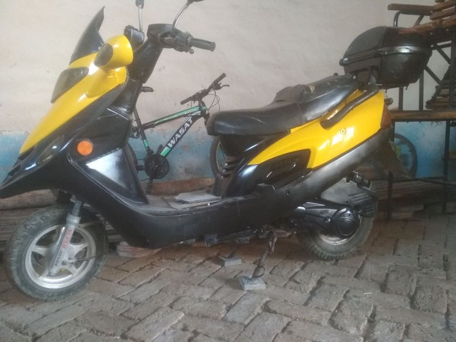 Skuter   150 kub Holati yaxshi tortishiyam yaxshi