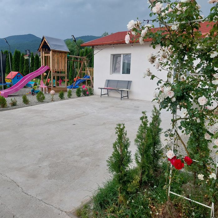 Tobogan / topogan gonflabil gigant de inchiriat.Loc de joaca ptr copii