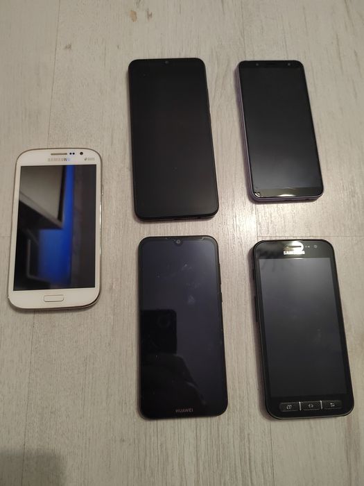 Телефони за части